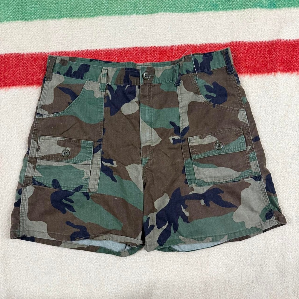 Vintage 80s Woodland Camo Cargo Shorts Mens 39 Made in USA Green Hiking Gorpcore